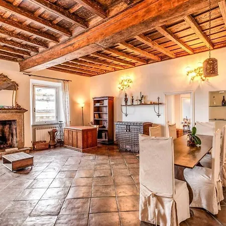 Flat With Lovely Views Near Piazza Navona Rom