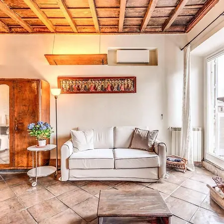 Flat With Lovely Views Near Piazza Navona * Rom