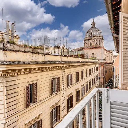 Flat With Lovely Views Near Piazza Navona Rom