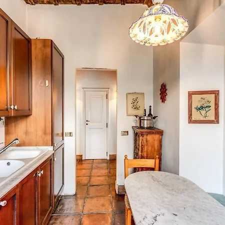 Apartment Flat With Lovely Views Near Piazza Navona