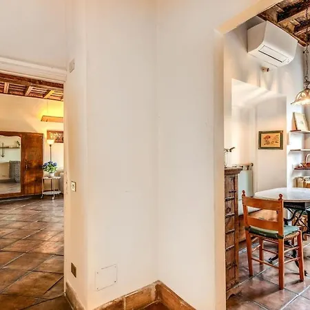 Flat With Lovely Views Near Piazza Navona