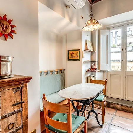 Flat With Lovely Views Near Piazza Navona