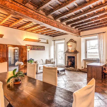 Flat With Lovely Views Near Piazza Navona *