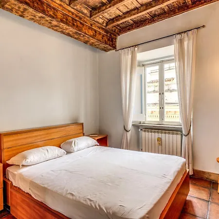 Flat With Lovely Views Near Piazza Navona Rom