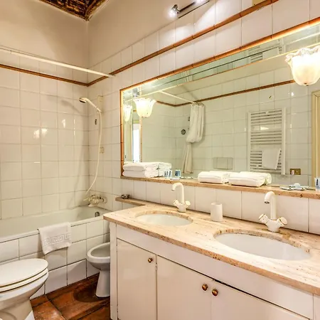Flat With Lovely Views Near Piazza Navona Apartment *