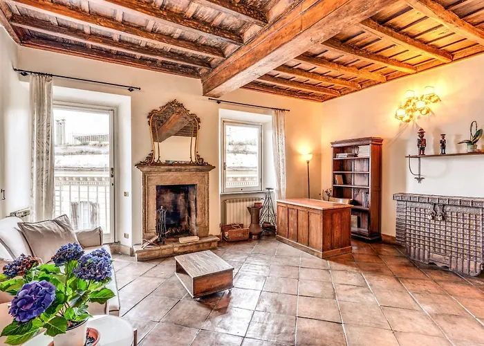 Flat With Lovely Views Near Piazza Navona
