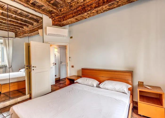 Flat With Lovely Views Near Piazza Navona *